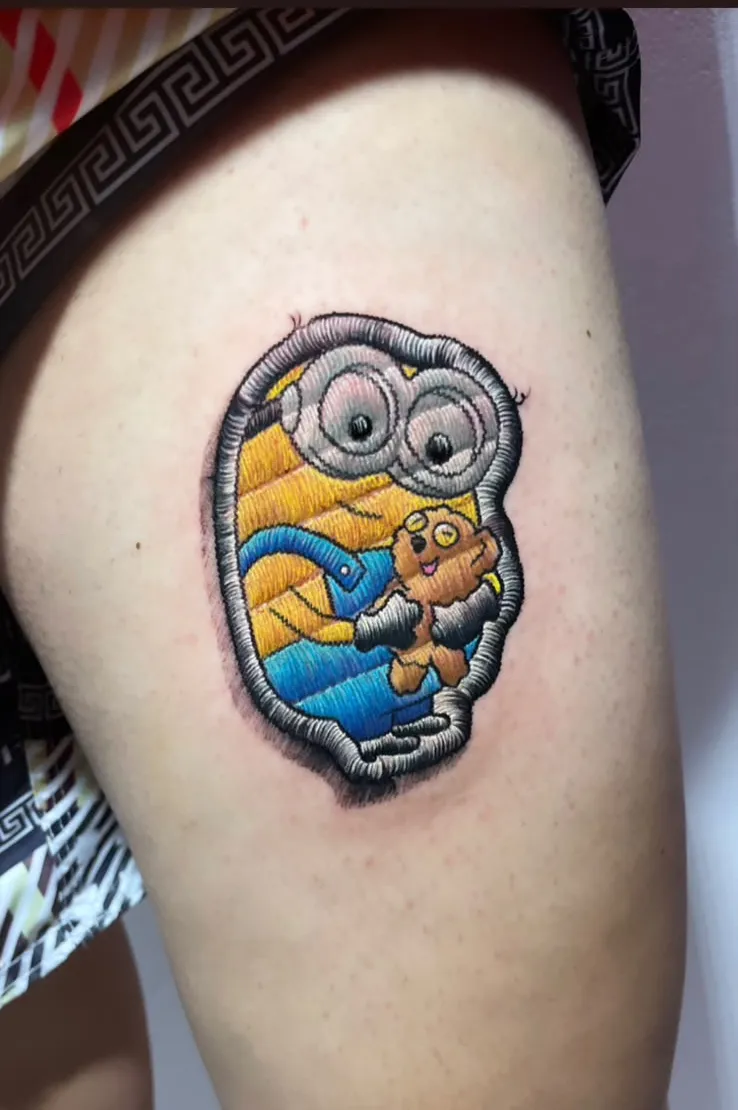 Minion em patch tattoo bordado